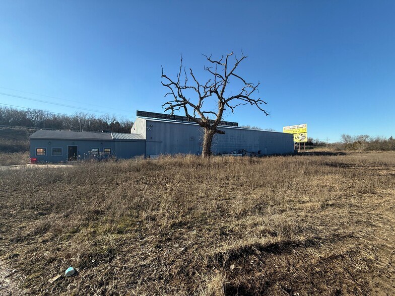 More Photos Of 1451 N Farmer Branch Rd, Ozark Industrial For Sale