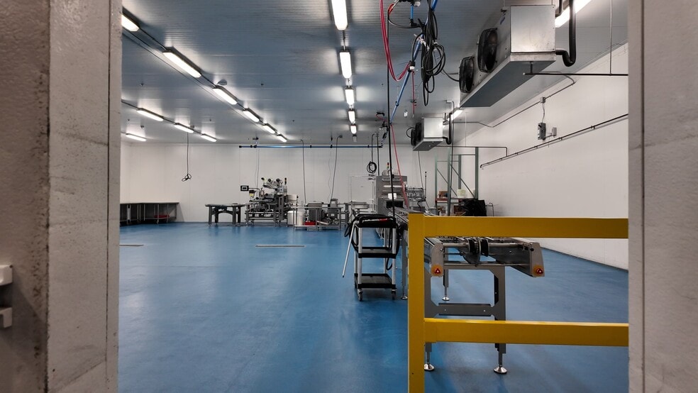 More Photos Of 1907 Gateway Blvd, Charlotte Warehouse For Sale