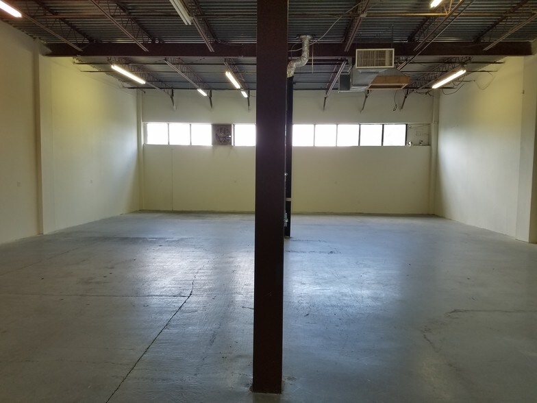 More Photos Of 18775 N Frederick Rd, Gaithersburg Warehouse For Lease