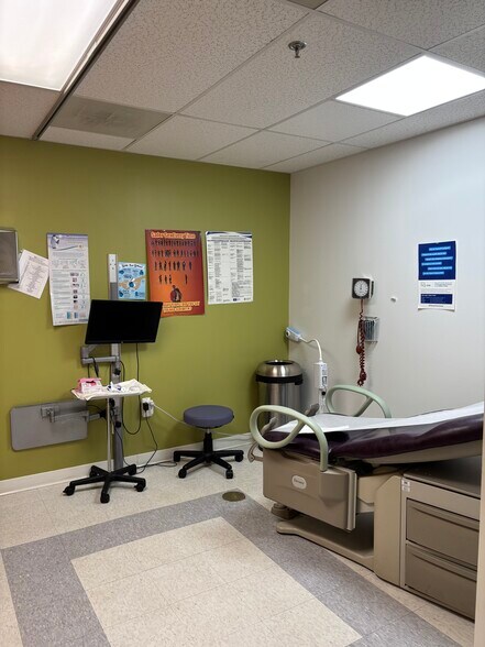 More Photos Of 680 Broadway, Paterson Hospital For Lease