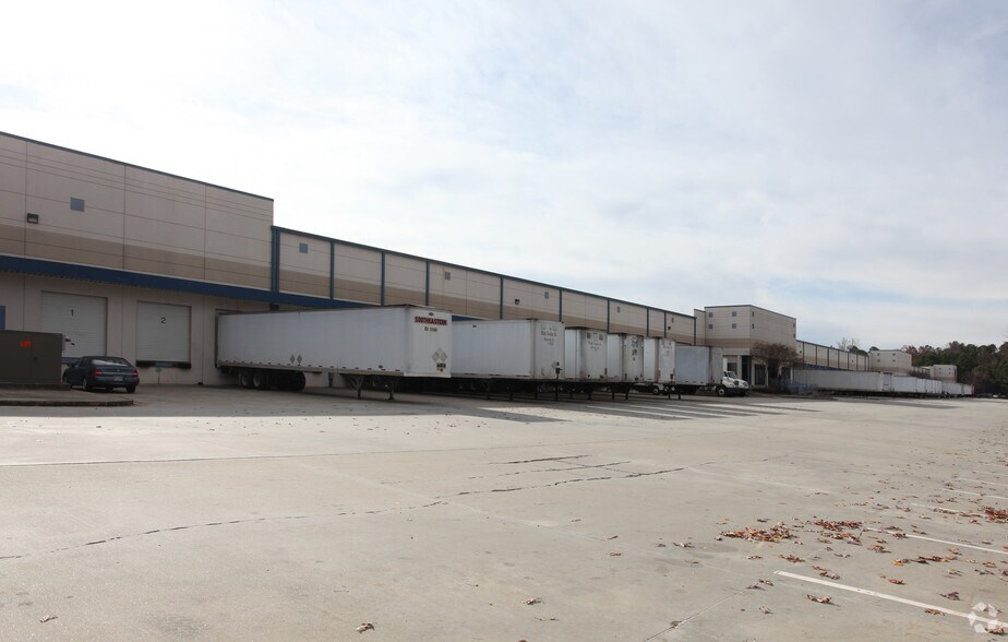 More Photos Of 1600 Cross Pointe Way, Duluth Warehouse For Lease