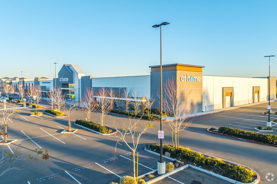 More Photos Of 8320 Delta Shores Cir S, Sacramento Freestanding For Sale