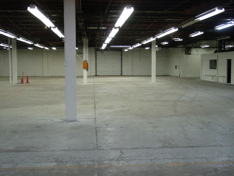 More Photos Of 315 N 9th St, St Charles Distribution For Lease