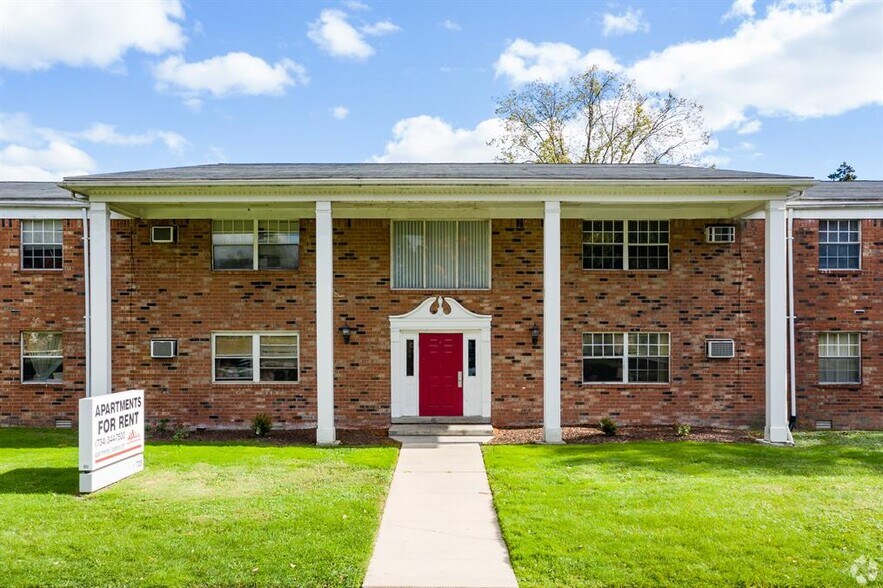 More Photos Of 725 Washington St, Monroe Apartments For Sale