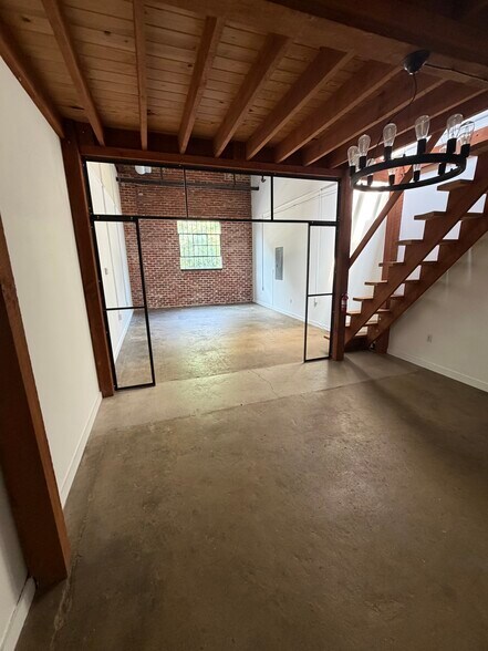 More Photos Of 675 Pulaski St, Athens Loft Creative Space For Lease