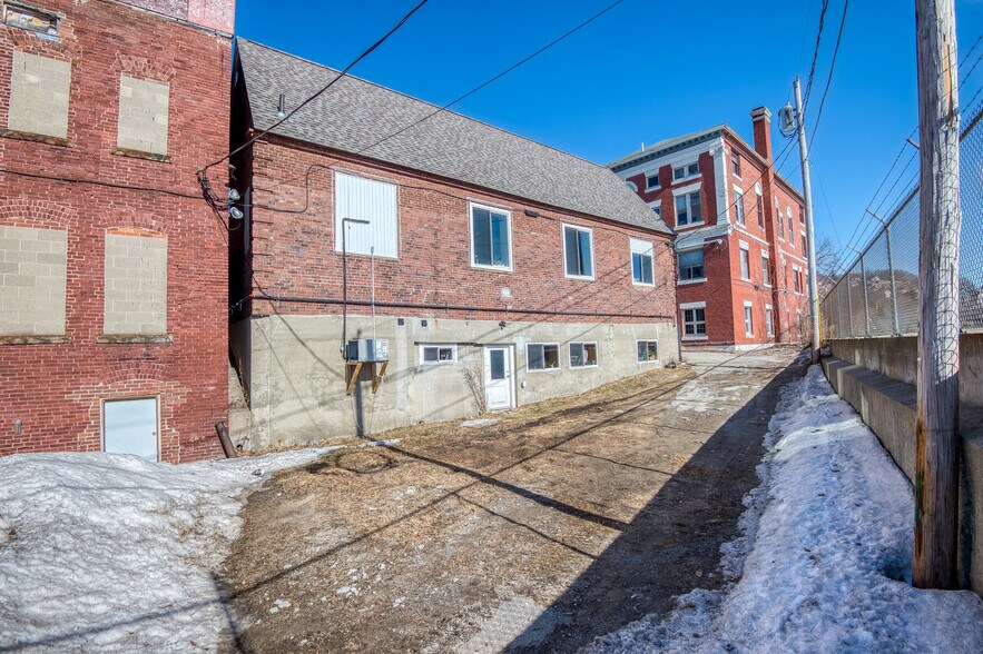 More Photos Of 206 Main St, Berlin Office For Sale