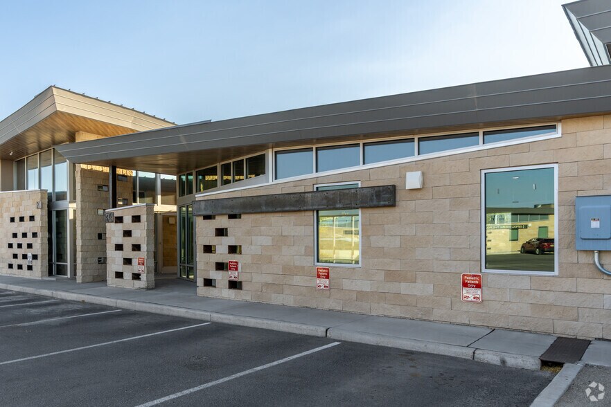 More Photos Of 6301 Northern Pass Dr, El Paso Medical For Sale