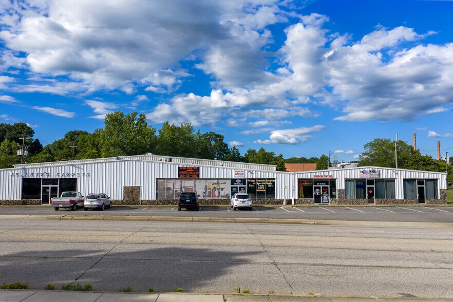 More Photos Of 650 W Main St, Rock Hill Flex For Sale