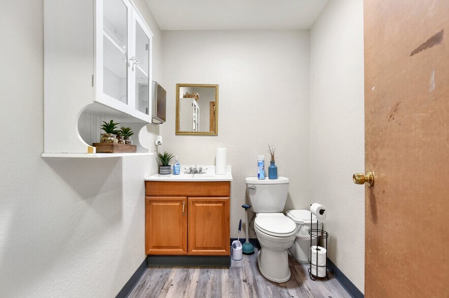 More Photos Of 1877 Witt Rd, Frisco Warehouse For Sale