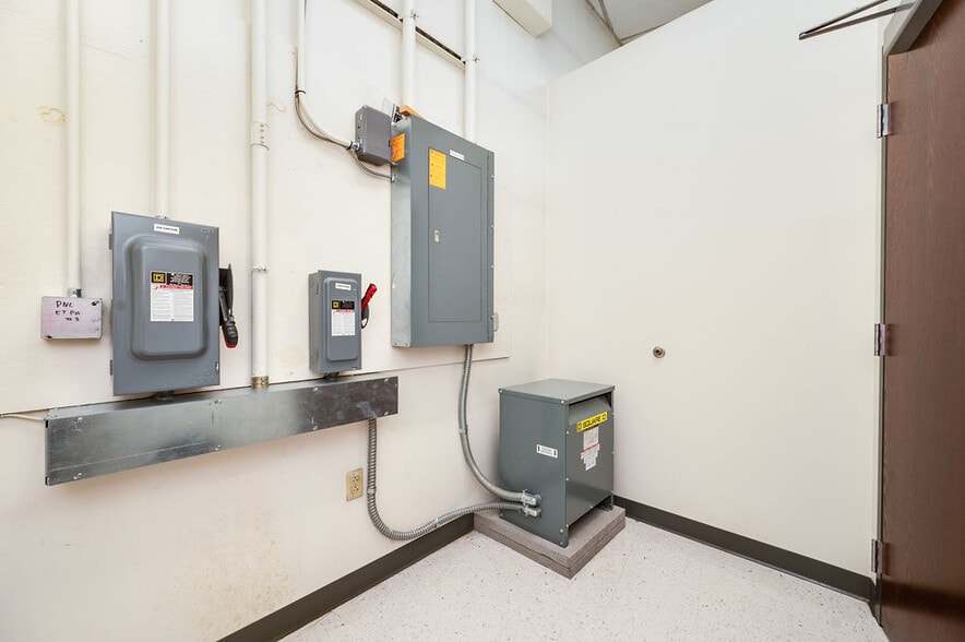 More Photos Of 722 Cherry St, Reading Storefront Retail Office For Lease