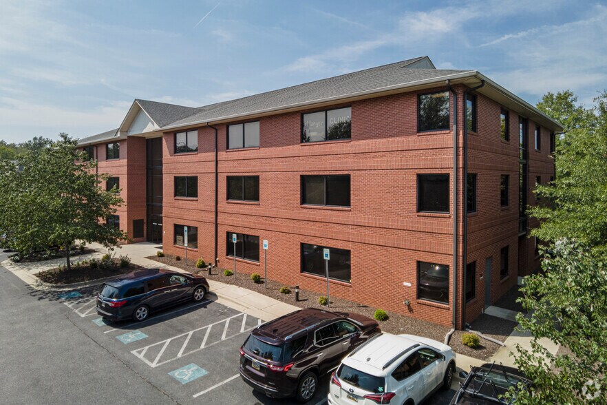 More Photos Of 50 Post Office Rd, Waldorf Medical For Lease