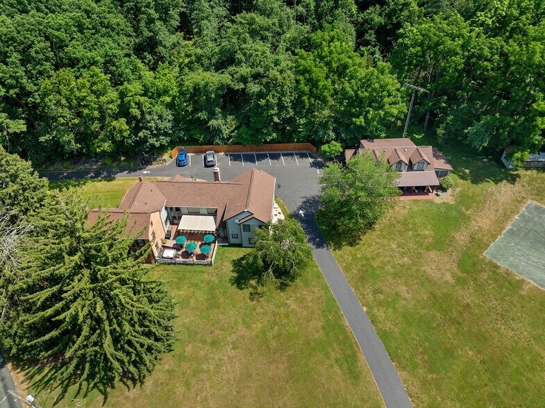 More Photos Of 40 Hospital Rd, Gettysburg Hotel For Sale