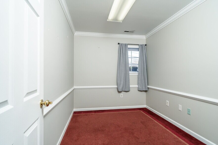 More Photos Of 413 N Coalter St, Staunton Office Residential For Lease