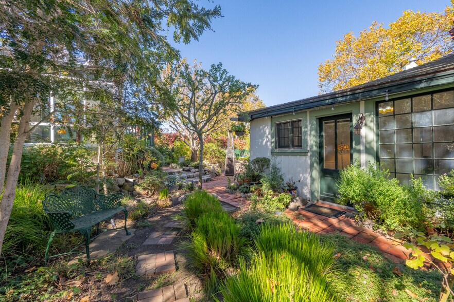 More Photos Of 502 Pierce St, Monterey Office For Sale