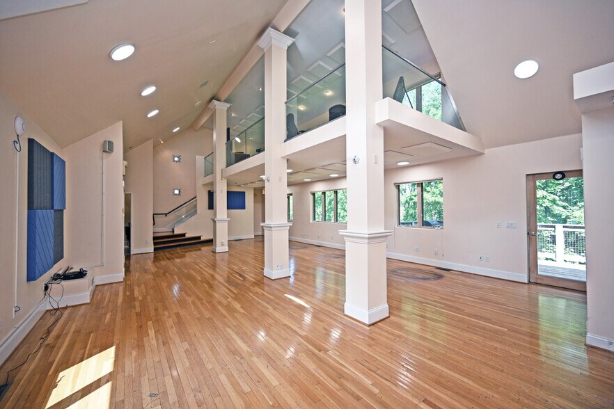 More Photos Of 2150 Alpine Pl, Cincinnati Office For Sale