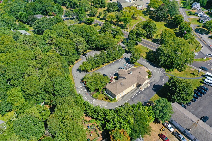 More Photos Of 4 Sandwich Rd, Teaticket Bank For Lease