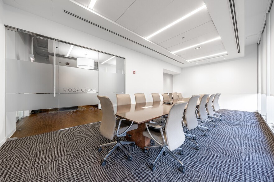 More Photos Of 1315 W 22nd St, Oak Brook Office For Lease