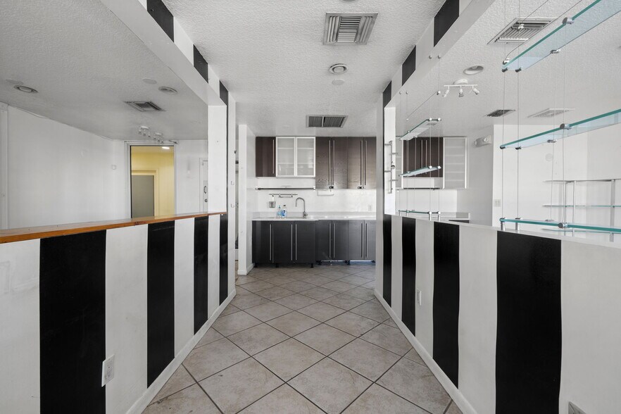 More Photos Of 430 S Dixie Hwy, Miami Office For Lease