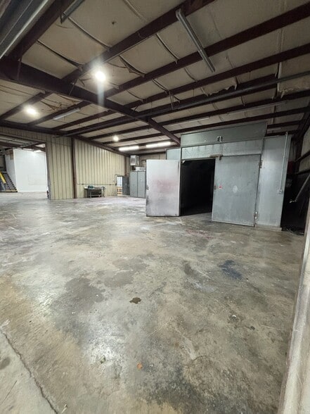 More Photos Of 413 Chatham St, Sanford Warehouse For Lease