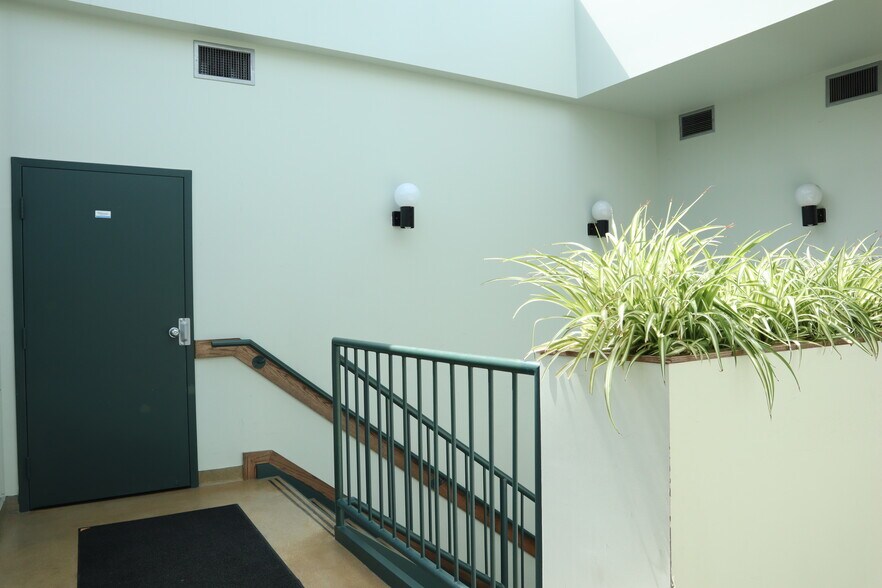 More Photos Of 2120 Eglinton Ave W, Toronto Office For Lease