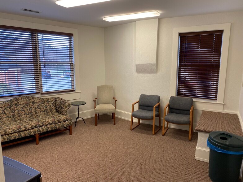 More Photos Of 795 Merrimon Ave, Asheville Freestanding For Lease