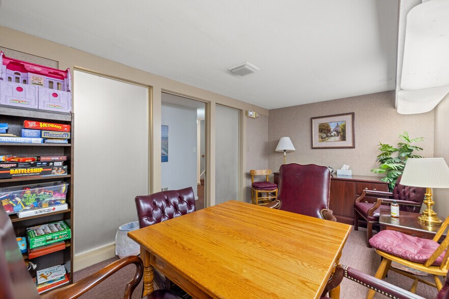 More Photos Of 520 E Maxwell St, Lexington Office For Sale