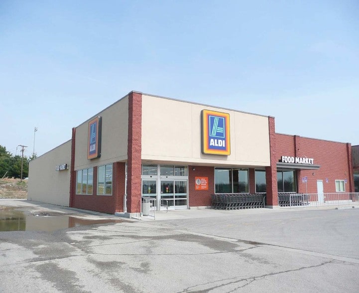 More Photos Of 895-975 W College St, Marshall Unknown For Lease