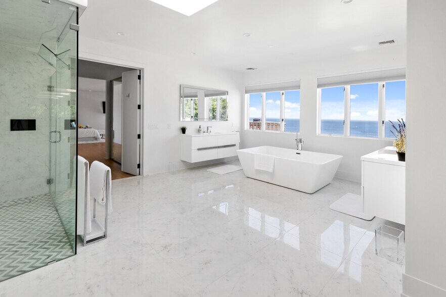 More Photos Of 157 Cliff Rd, Port Jefferson Specialty For Sale