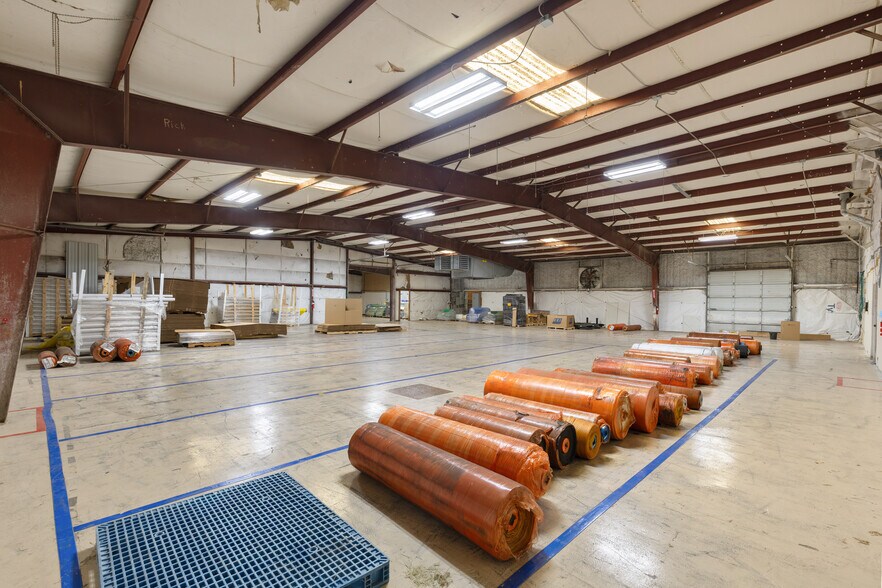 More Photos Of 1200 N Commercial Blvd, Arlington Warehouse For Lease