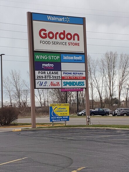 More Photos Of 1380 Mall Dr, Benton Harbor Convenience Store For Lease