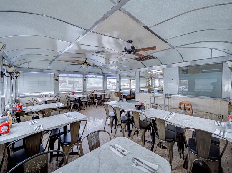 More Photos Of 464 State Rt 17, Hasbrouck Heights Restaurant For Sale