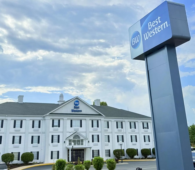 More Photos Of 151 Cracker Barrel Dr, Crestview Hotel For Sale