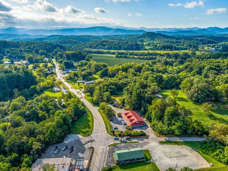 More Photos Of 271 Old Barn Rd, Hendersonville Medical For Sale