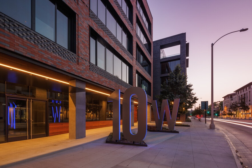 More Photos Of 10 W Walnut St, Pasadena Loft Creative Space For Lease