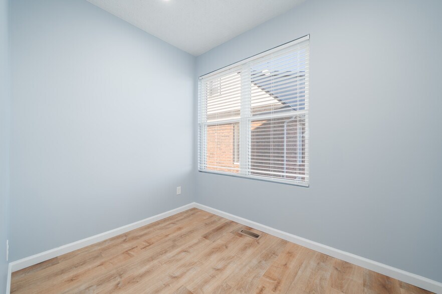 More Photos Of 2219 Frederica St, Owensboro Office For Sale
