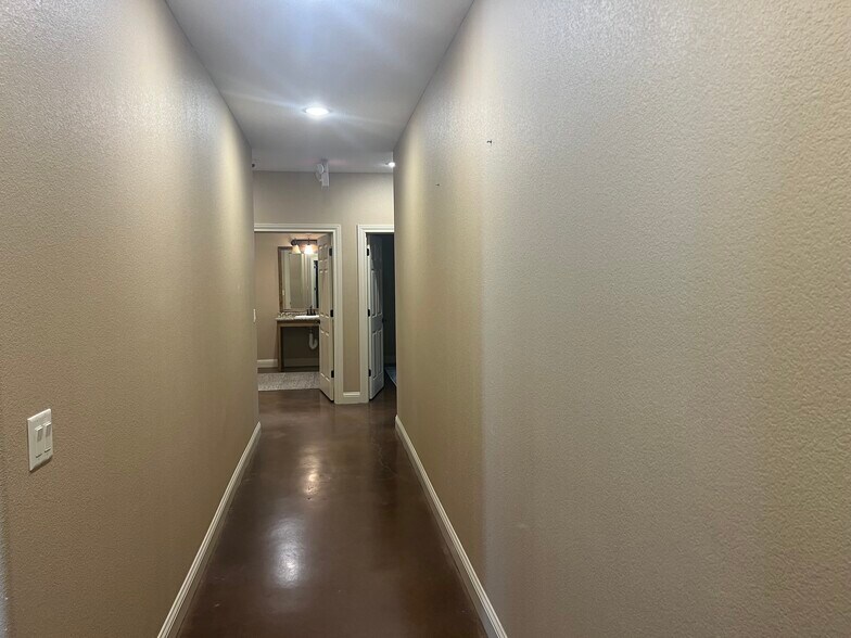 More Photos Of 6413 N State Highway 349, Midland Warehouse For Lease