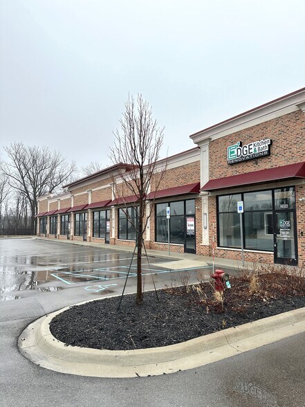 More Photos Of 2800 E West Maple Rd, Commerce Township Storefront Retail Office For Lease