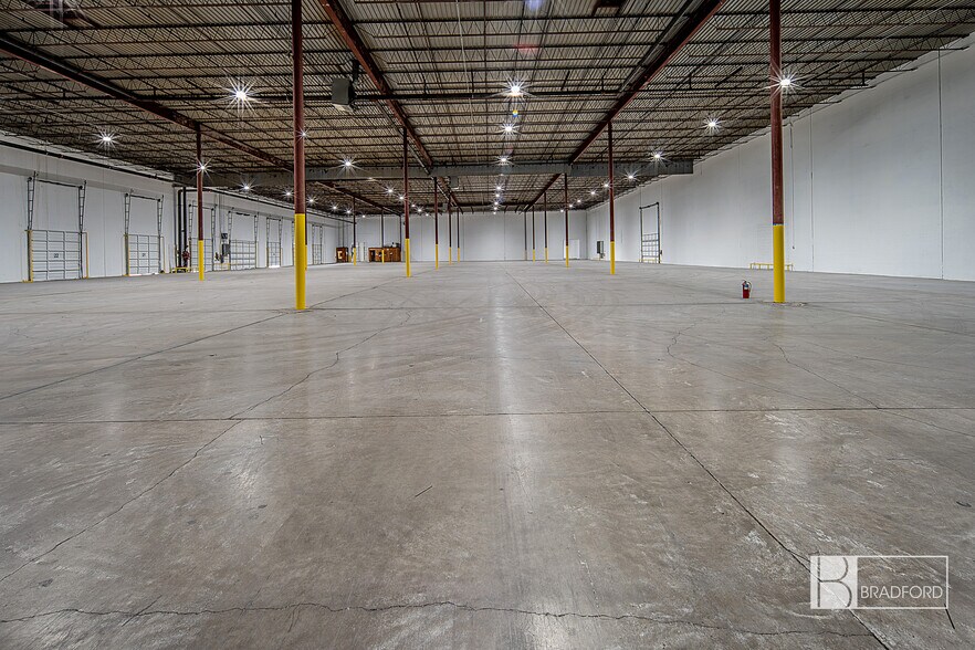 More Photos Of 8330 Endicott Ln, Dallas Warehouse For Lease