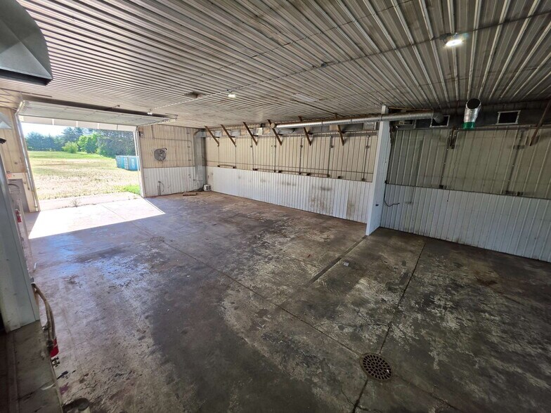 More Photos Of N12757 Rindahl Valley Rd, Osseo Warehouse For Lease