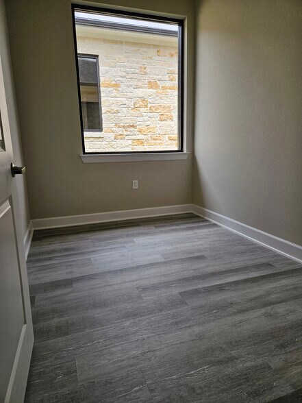 More Photos Of 625 Regal Row, Montgomery Medical For Lease