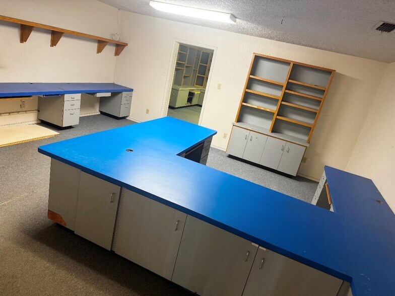 More Photos Of 214 N Mason St, Bowie General Retail For Sale