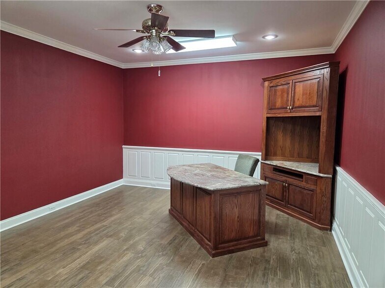 More Photos Of 1065 Muller Pky, Westwego Office For Sale