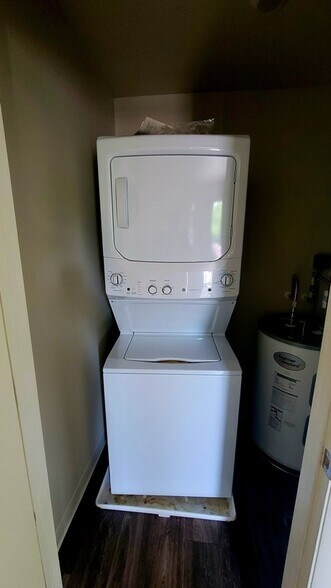 More Photos Of 1121 Stainback St, Petersburg Apartments For Sale