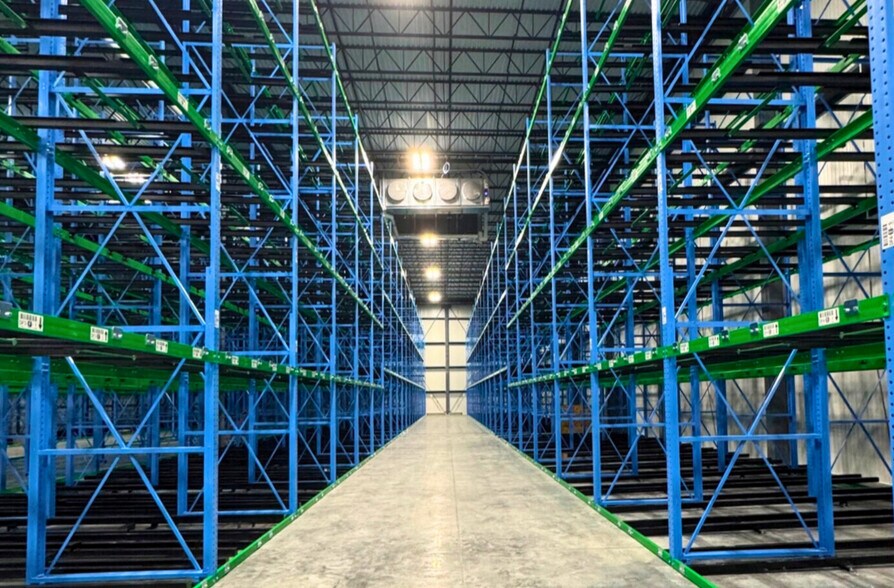 More Photos Of 943 Blue Ribbon Cir N, Oconomowoc Refrigeration Cold Storage For Lease