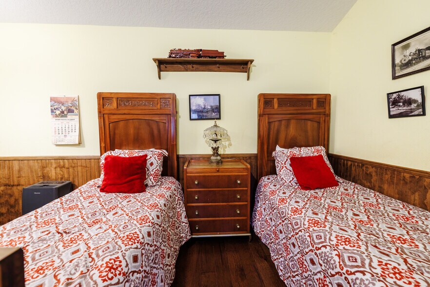 More Photos Of 215 E French Ave, Orange City Hospitality For Sale