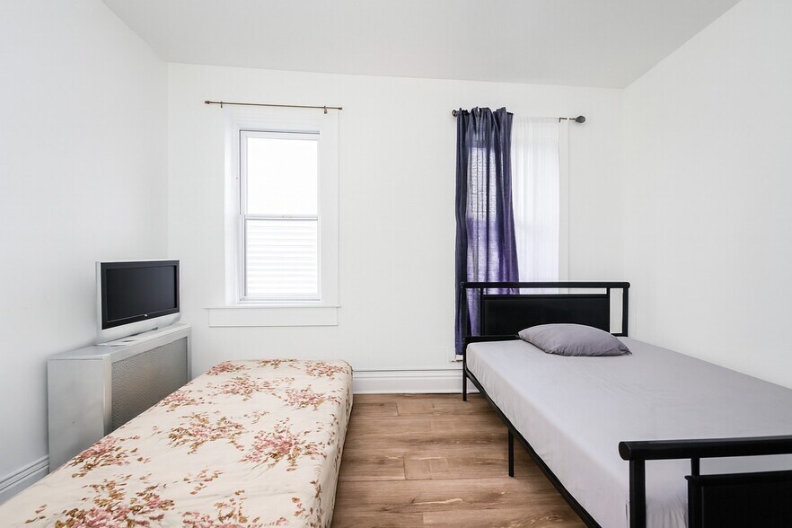 More Photos Of 419 Jersey St, Staten Island Storefront For Sale