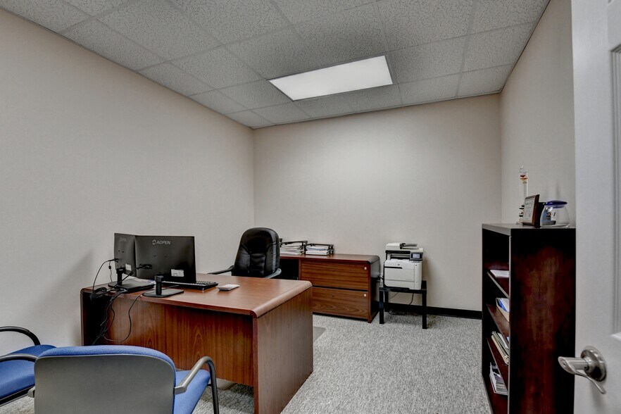 More Photos Of 4325 Creek Park Dr, Suwanee Light Distribution For Sale