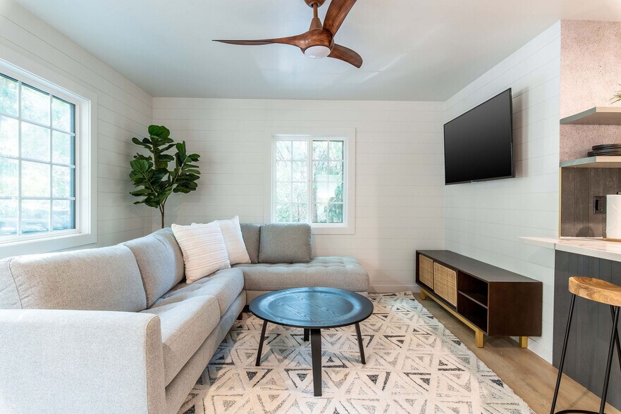 More Photos Of 306 Loch Leven Rd, Lake Arrowhead Hotel For Sale