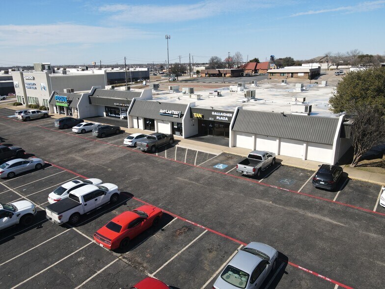 More Photos Of 809 Gallagher Dr, Sherman General Retail For Sale