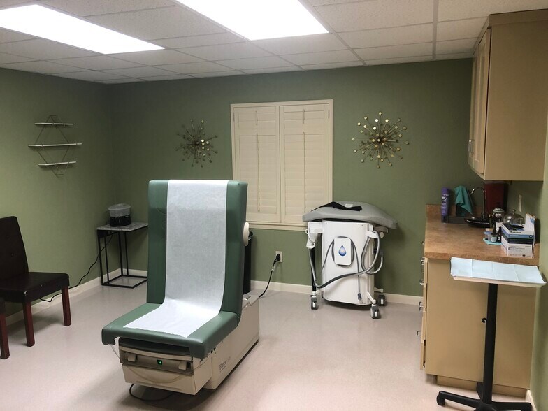 More Photos Of 493 S Seguin Ave, New Braunfels Medical For Lease